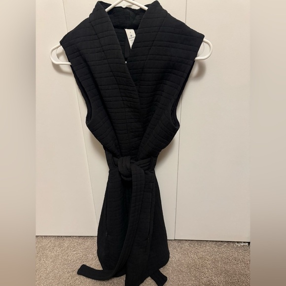 Lululemon Wrap Vest, Black, Size 6 - Picture 1 of 2